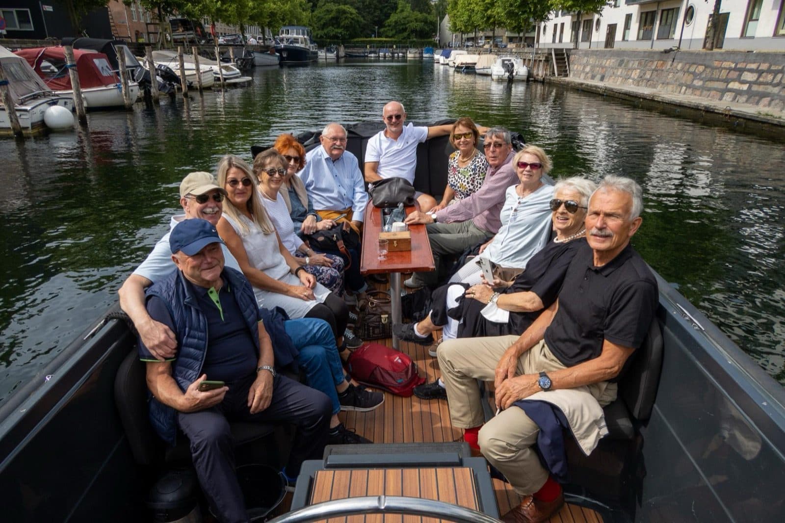 Clubleben: Mitglieder bei einer gemeinsamen Bootstour