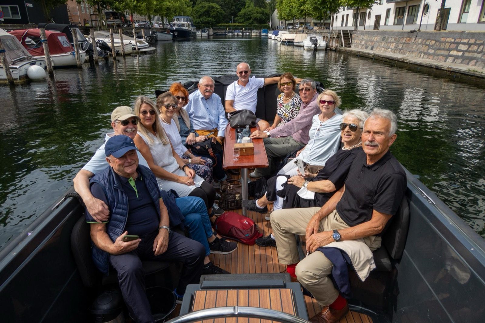 Clubleben: Mitglieder bei einer gemeinsamen Bootstour