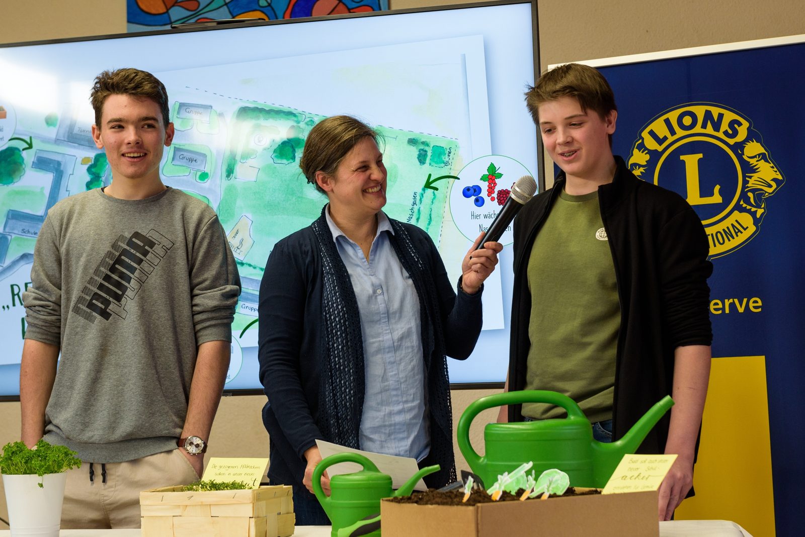 Schülerinnen und Schüler präsentieren ihre Projektideen bei der Veranstaltung Lions Schule Plus